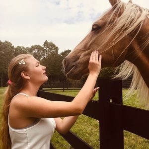 Meet your Posher, Nora